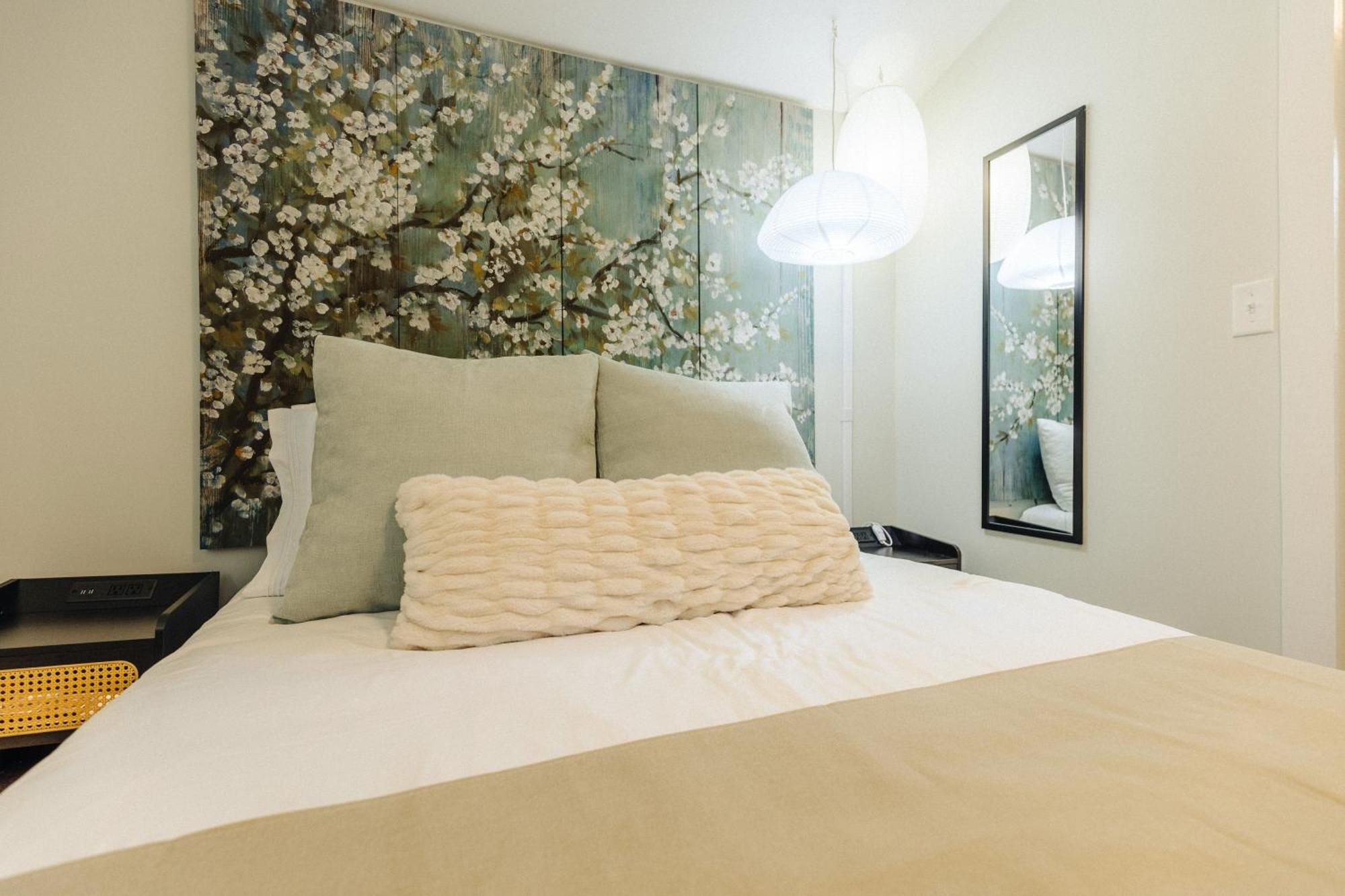 Holiday home Centrally Located Tiny Queen Bed Rear
