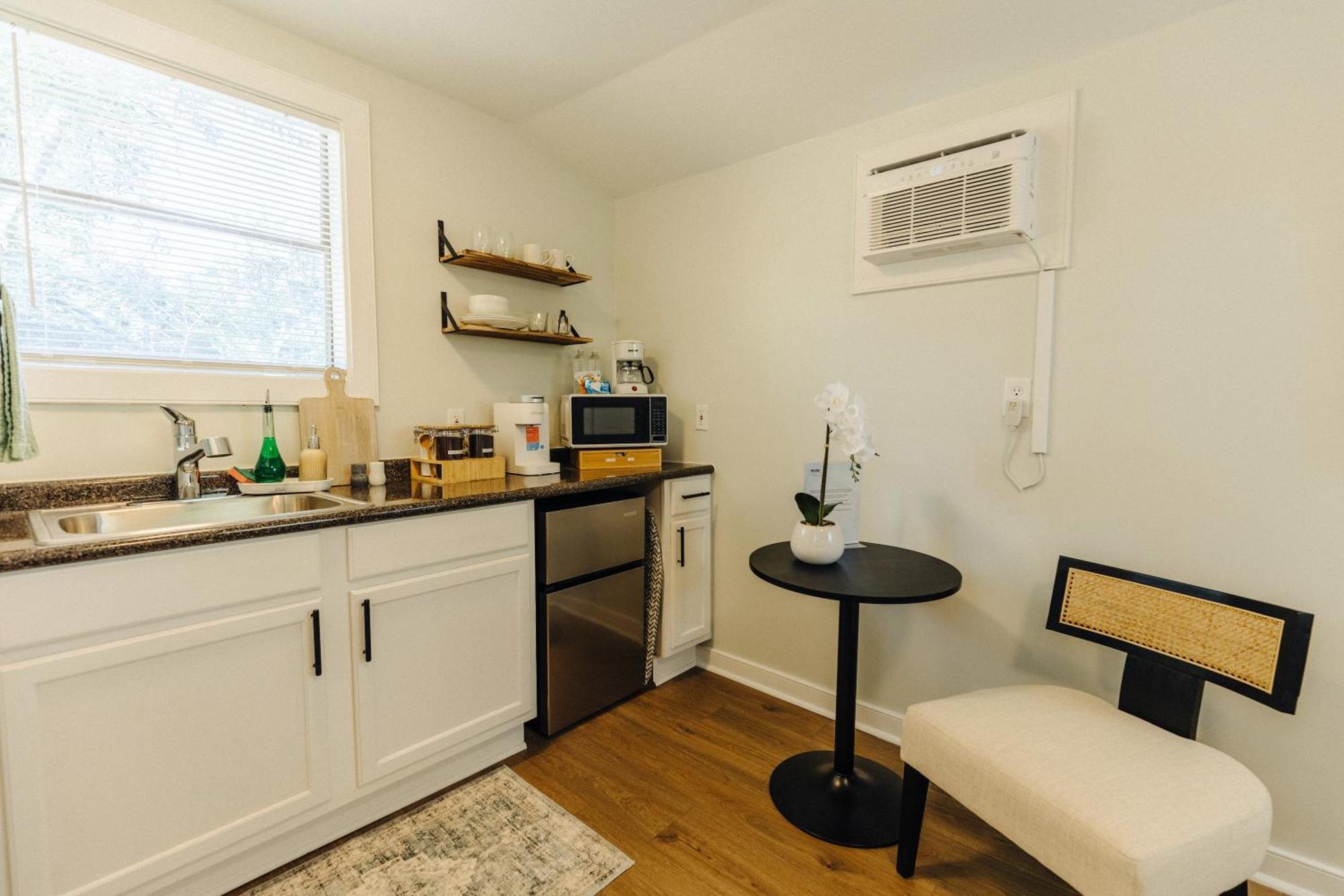 Centrally Located Tiny Queen Bed Rear Memphis